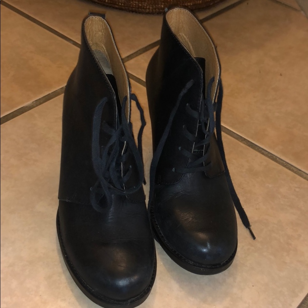 Shoes - Picture 2 of 4